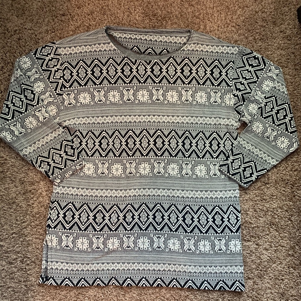 Vintage black and white patterned sweater